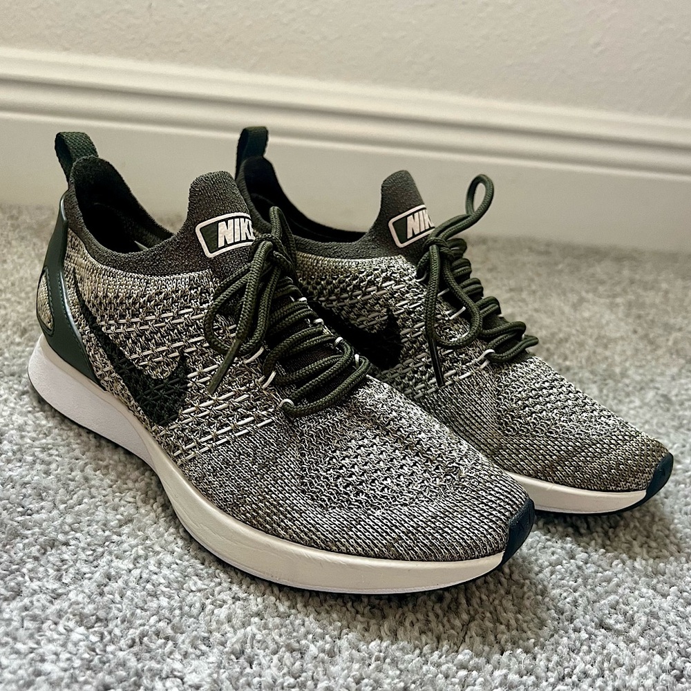 Nike Air Women’s Olive Green Shoe Size 6.5